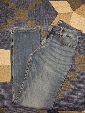 9/10 x 32  Women’s Light Blue Denim Jeans - Classic Mid Rise